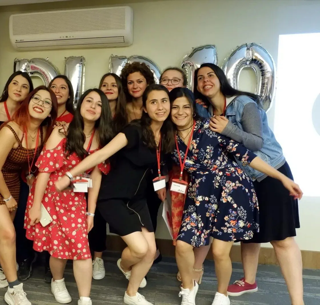 Kıvılcım Buluşmaları'nda bir araya gelen mezunlar